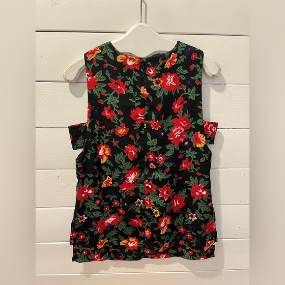 W118 by Walter Baker – Sleeveless Floral Blouse (M)🌸 - Picture 7 of 7